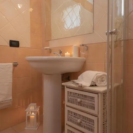 Stylish Le Fontane 1 Bedroom Num2505 Apartment